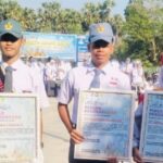 Pengawas SMAN 13 Gowa Ingatkan Peserta Upacara Agar Disiplin